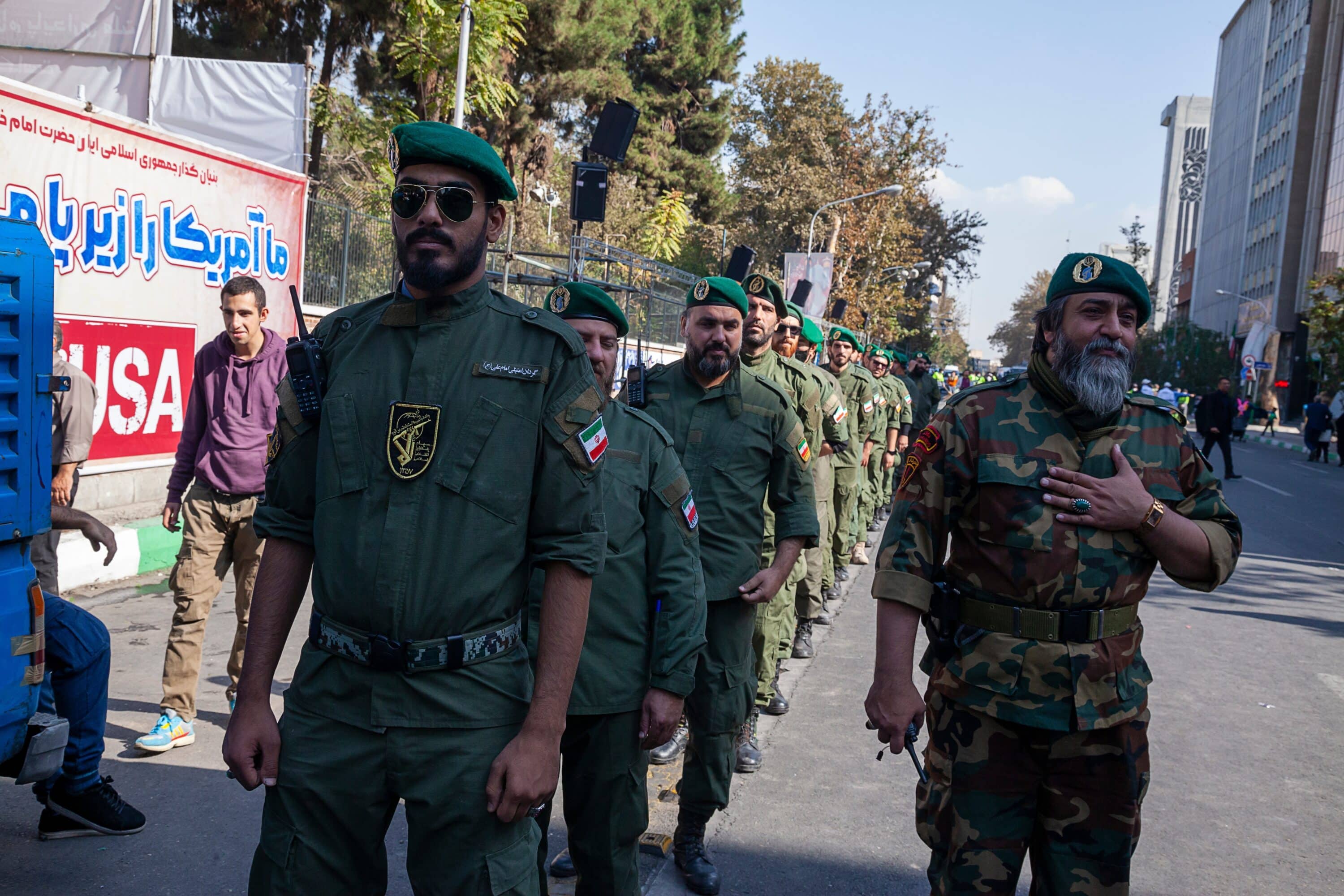 Pelastus mielenosoitusten ja vainon keskellä Iranissa
