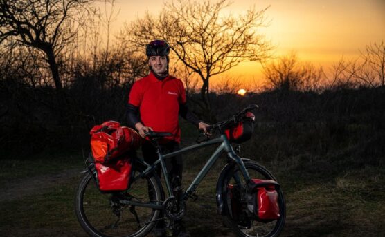 Per fiets van Staphorst naar grens Iran om aandacht te vragen voor vervolgde christenen