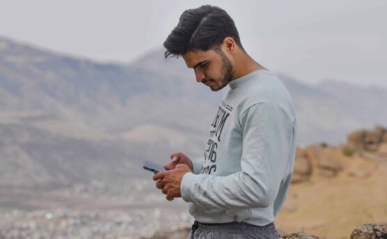 Aangemoedigd en verbonden: Cheshme app bereikt Iraniërs buiten beperkingen